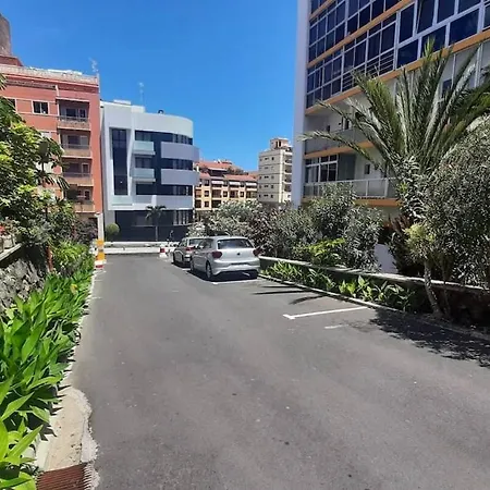 Moderno Con Vistas En *
